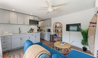 6085 Manukapu Pl, Honolulu, HI 96821