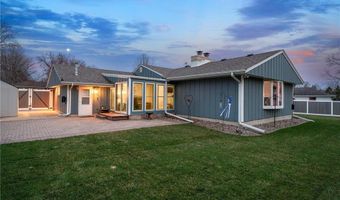 307 21st St NW, Austin, MN 55912