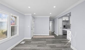 4 Somerset Rd N, Amityville, NY 11701