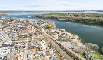 32 Union St, East Greenwich, RI 02818