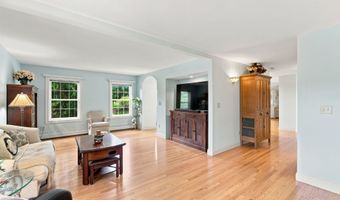40 Lakewood Dr, Alton, NH 03810