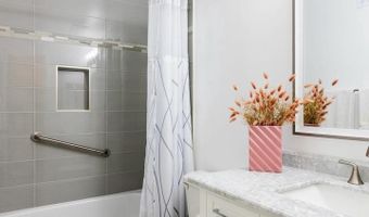 38 GREAT PINES Ct, Rockville, MD 20850