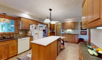 3840 CHAPEL HILL Dr, Erie, PA 16506
