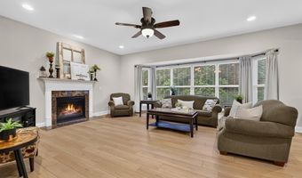 1388 Red Oak Plantation Dr, Ballwin, MO 63021