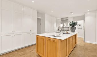 4320 LORCOM Ln, Arlington, VA 22207