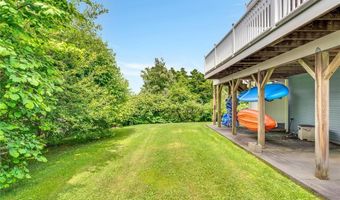 8 Green Acres Dr, Narragansett, RI 02882