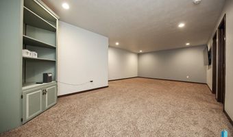 2714 E Sunburst Dr, Brandon, SD 57005