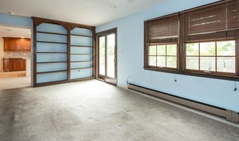153 12th St, Belford, NJ 07718
