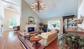 12 Lyndenwood Dr, Brookfield, CT 06804