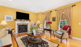 10 Honey Lou Ct, Cranston, RI 02921