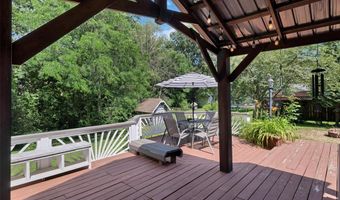 806 Hollyridge Dr, Ballwin, MO 63011