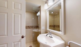 3229 N Volz Dr E, Arlington Heights, IL 60004