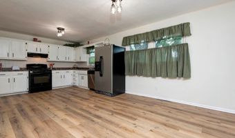 1520 S Carnation Dr, Aurora, MO 65605