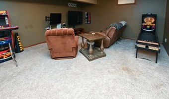 508 Rosemary Ln, Anamosa, IA 52205