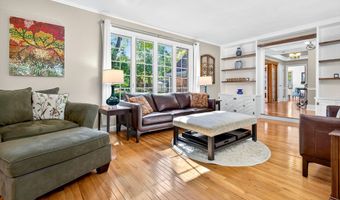9 MEADOWBROOK Ln, Appleton, WI 54914