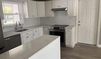 32 Idlewild Ln, Aberdeen, NJ 07747