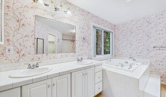 1195 Diamond Dr, Arcata, CA 95521