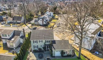 15 Foxcroft Rd, Albertson, NY 11507
