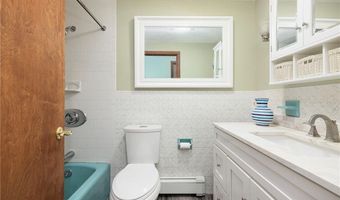 3 Grassy Plain Rd, Barrington, RI 02806