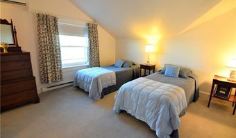 35 Chastellux Ave J, Newport, RI 02840