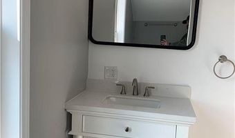 88 Reed St, Warwick, RI 02886