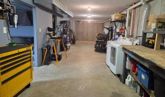 341 Courtland Dr, Appomattox, VA 24522