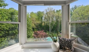 8121 BRIAR CREEK Dr, Annandale, VA 22003