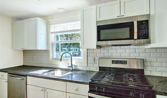 8 Ashby St, Johnston, RI 02919