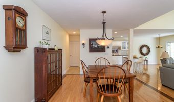 12 Sea Knoll Ct 12, Bourne, MA 02532