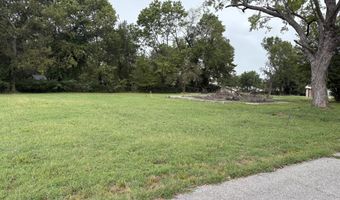 112 N Mill St, Grove, OK 74344