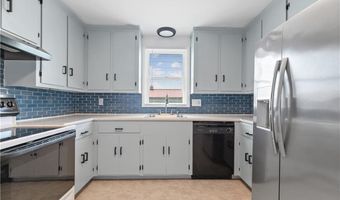21 Reardon Dr, Middletown, RI 02842
