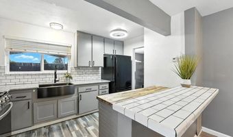 1412 Rolling Hills Dr, Oceanside, CA 92056