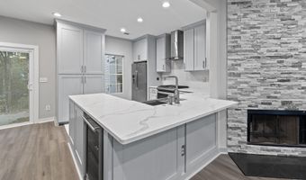 4645 VALAIS Ct 124, Alpharetta, GA 30022