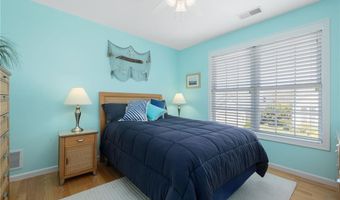 61 Schooner Cove Ln, Narragansett, RI 02882