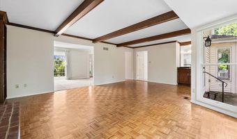 14 Cambridge Circle Ct, Ballwin, MO 63011