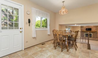 1570 W Goldengate Dr, Addison, IL 60101