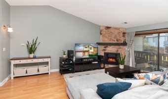 1650 Partridge Ln 4, Arlington Heights, IL 60004