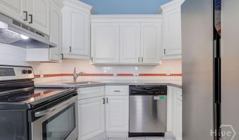 17 E 33rd St, Savannah, GA 31401