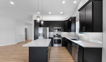 2001 Bogey Ct, Auburn, IN 46706