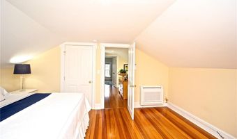 105 John St, Newport, RI 02840
