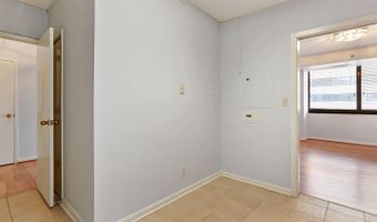 1805 CRYSTAL Dr #913S, Arlington, VA 22202