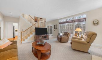 365 River Glen Dr, Aurora, OH 44202