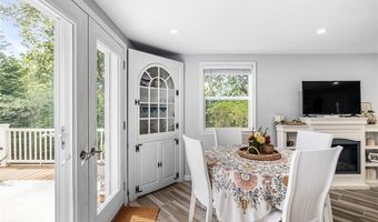 93 Burdickville Rd, Charlestown, RI 02813