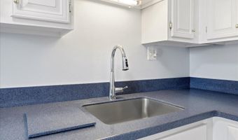 5500 HOLMES RUN Pkwy 512, Alexandria, VA 22304