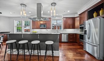 9715 SINGLETON Dr, Bethesda, MD 20817