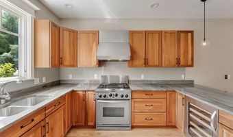 110 Stone Hill Rd, Bolton, VT 05464