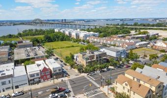 147 W 52nd St, Bayonne, NJ 07002