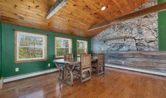 17 Croto Ln, Albany, NH 03818