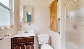 425 Bush Dr, Ballwin, MO 63021