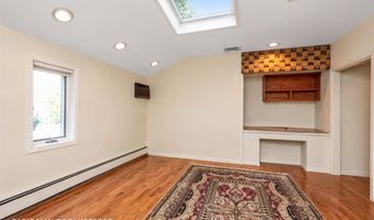 76 Parkview Dr, Albertson, NY 11507